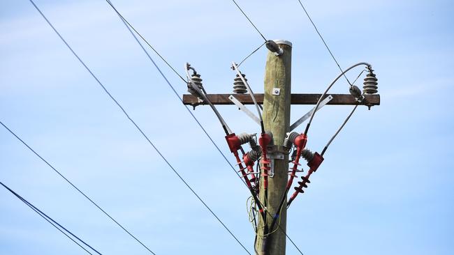 A fractious $10bn takeover battle for AusNet Services has broken out between Australia’s APA Group and Canada’s Brookfield.