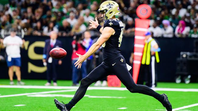 NEW ORLEANS, LOUISIANA - SEPTEMBER 22: Matthew Hayball #43 of the New Orleans Saints in action against the Philadelphia Eagles at Caesars Superdome on September 22, 2024 in New Orleans, Louisiana. (Photo by Gus Stark/Getty Images)