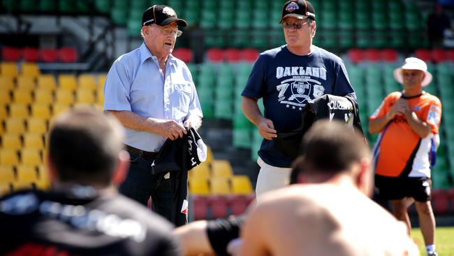 Western Suburbs Magpies legends Noel Kelly and Tommy Raudonikis talk to the team.