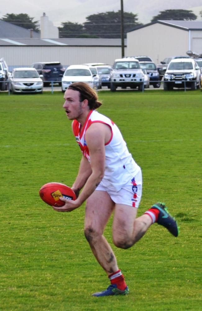 Jarryd Blenkinsop playing for Fish Creek.