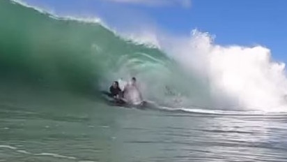 Vision has emerged of a heated fight on the Gold Coast Superbank at Snapper Rocks after a bodyboarder ‘dropped in’ on a surfer. Picture: Facebook/18Seconds