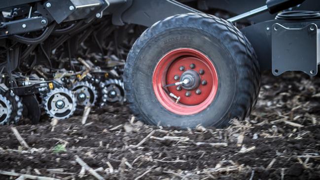 Innovative technology balances loads across the planter depending how much is in it.