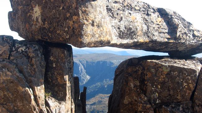 A boulder sits precariously on a rock part of the way up the Cradle Mountain summit, along Tasmania's Overland Track, Monday, April 20, 2009. The six-day walk is a renowned trek for hikers across the world. (AAP Image/Adam Cooper)