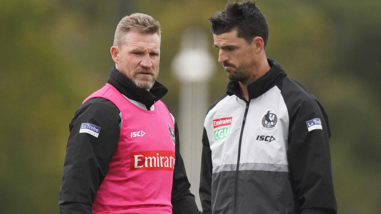 Collingwood coach Nathan Buckley with Scott Pendlebury. (AAP Image/Michael Dodge)