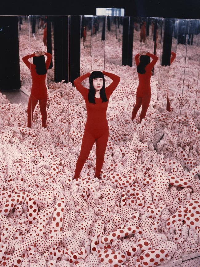 Installation view of Yayoi Kusama's infinity mirror room, Phall's Field 1965 at the Castellane Gallery, New York.