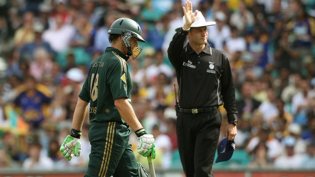 Former ICC umpire Simon Taufel (right) said he was “disappointed and shocked” by the player behaviour.