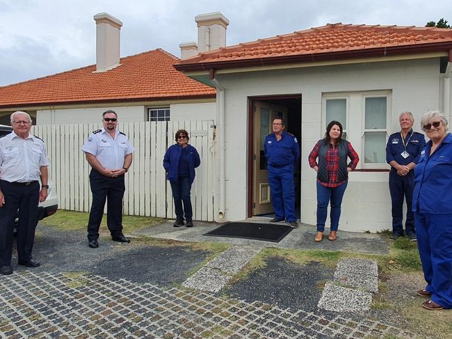 Ballina MP Tamara Smith with Marine Rescue representatives.