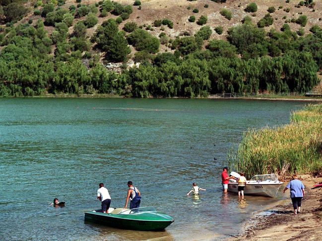 People boat on Valley Lake in Mount Gambier in 1998.
