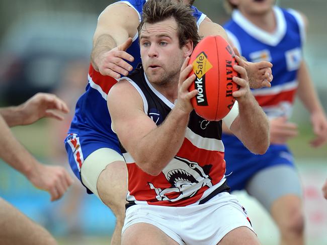 s05fs854  Mornington v Bonbeach. Bon Beach's #4 Ricky Ferraro had an outstanding first half.