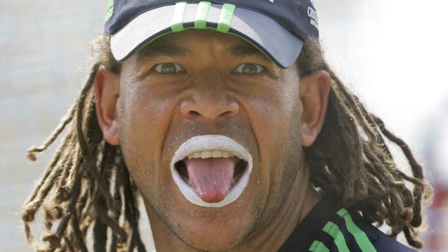 Cricketer Andrew Symonds gestures during a practice session on eve of Australia's fifth one-day international cricket match against India in Vadodara, 10/10/2007.