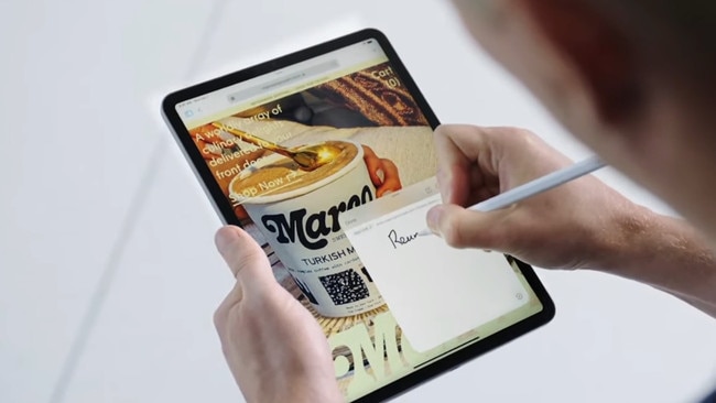 Writing a quick note with Apple Pencil