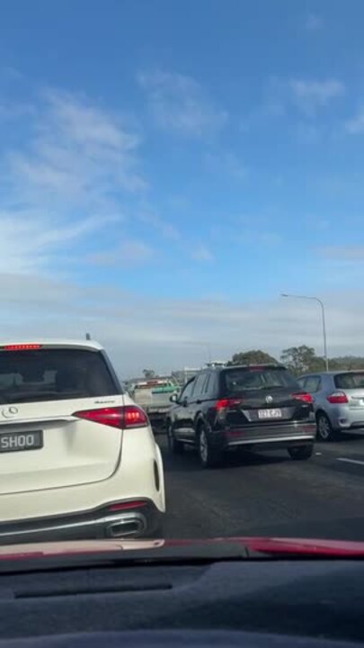 Pacific Motorway at standstill at Upper Mount Gravatt