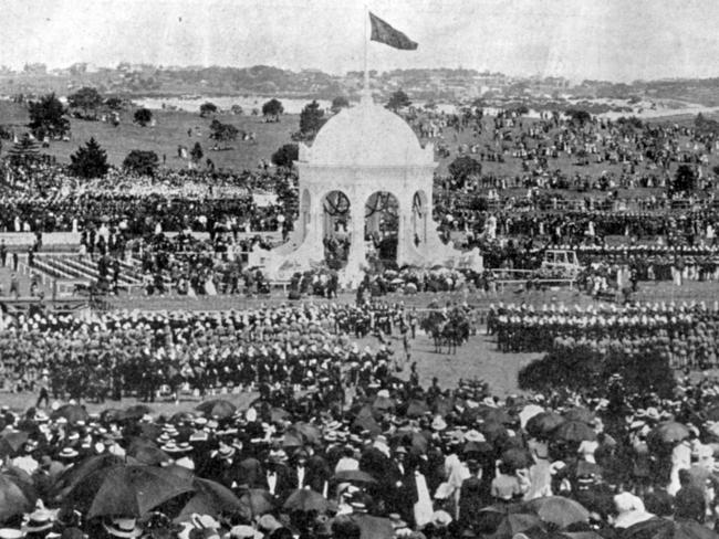 COMMONWEALTH INAUGURATIONSydney en fete January 1st, 1901.Panorama of Centennial Park, right portion.(Pic: Henry King - Chronicle 12 Jan 1901 pLO4)federation historical 1900s crowd parade ceremony/Australia/History