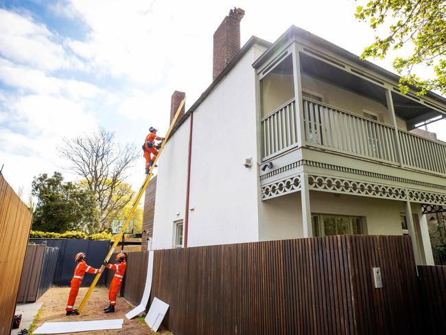 SES inspect a damaged property in Prahran. Picture: Mark Stewart