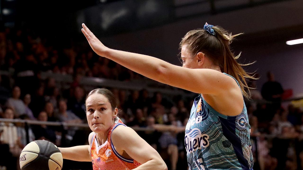 Bendigo Spirit player Kelly Wilson searches for the basket against Sara Blicavs of the Southside Flyers at Geelong Arena in February. Picture: Kelly Defina/Getty Images.