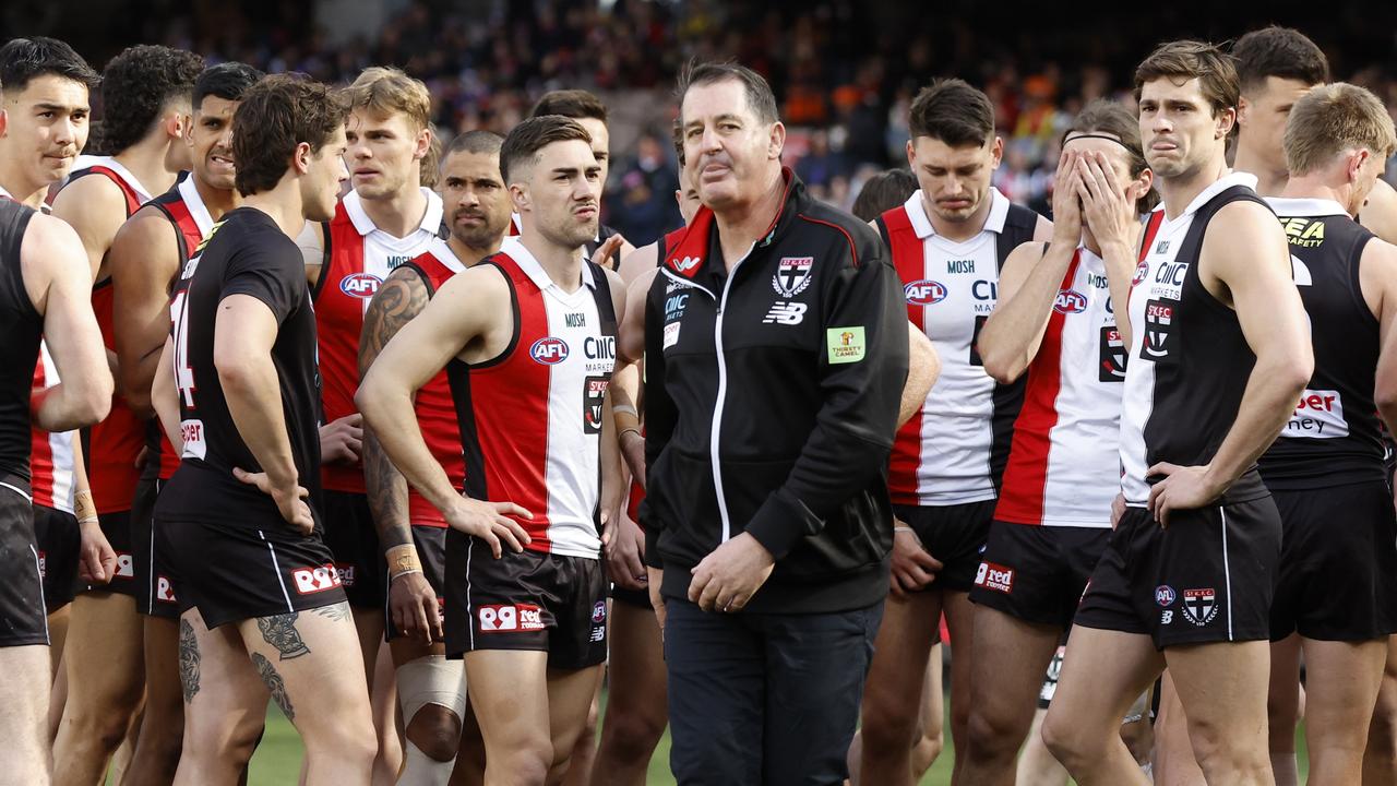 Ross Lyon delivers his final instructions before the elimination final. Picture: Darrian Traynor/AFL Photos/via Getty Images