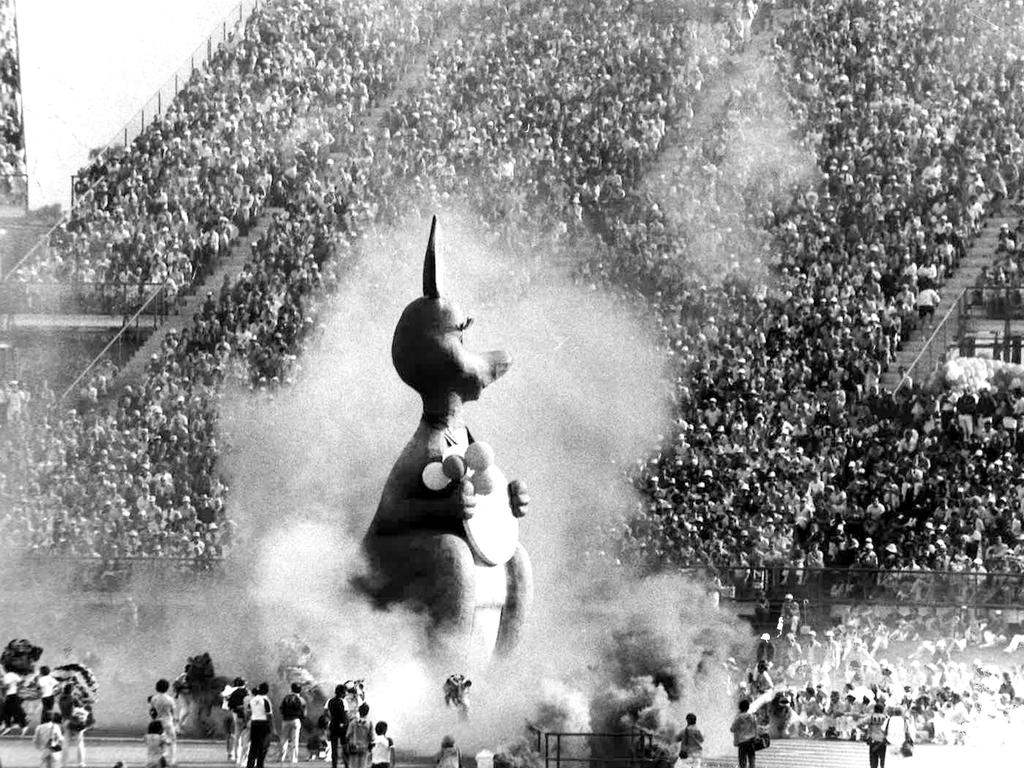 Queen, Matilda And Lisa Curry: 1982 Brisbane Comm Games In Pictures ...