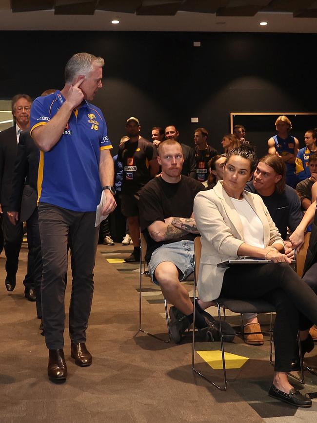 Simpson says something as he walks past. (Photo by Paul Kane/Getty Images)