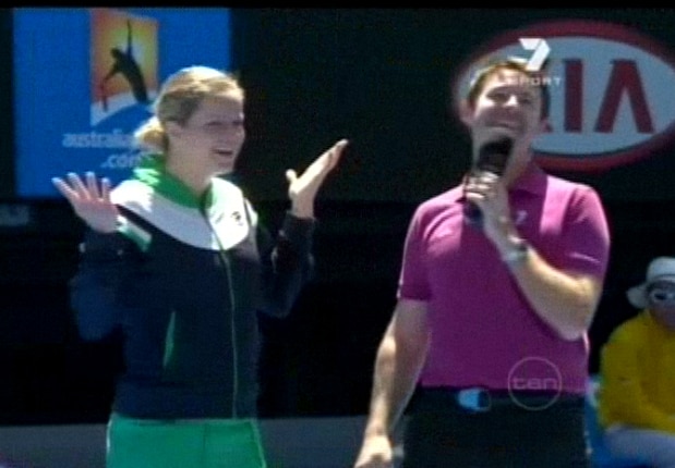 <strong>"She looks really grumpy and her boobs are bigger"</strong> <p>Todd Woodbridge got the shock of his life when Kim Clijsters called him out on a text message he'd sent to Renae Stubbs speculating whether Clijsters was pregnant. Pic: Channel 7</p>