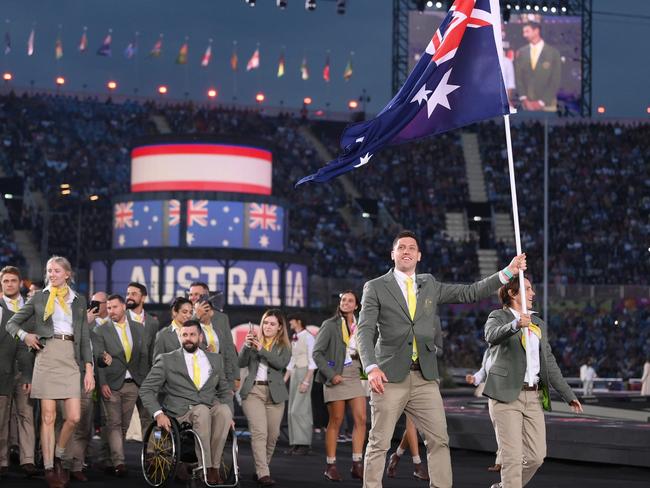 BIRMINGHAM, ENGLAND - JULY 28: Eddie Ockenden and Rachael Grinham, Flag Bearers of Team Australia lead their team out during the Opening Ceremony of the Birmingham 2022 Commonwealth Games at Alexander Stadium on July 28, 2022 on the Birmingham, England. (Photo by David Ramos/Getty Images)