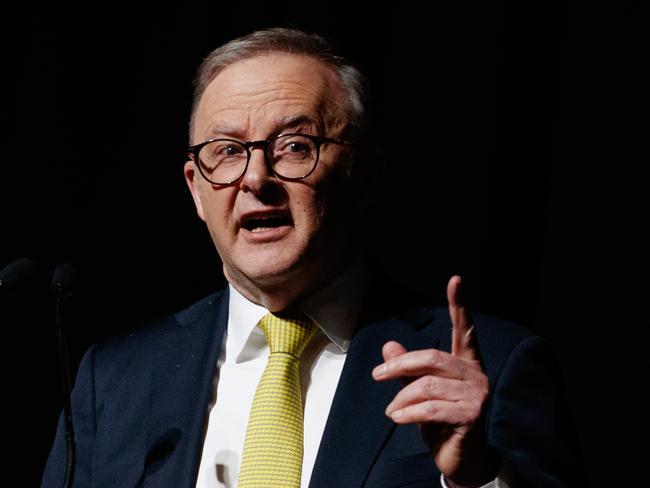 SYDNEY, AUSTRALIA - NewsWire Photos AUGUST 30, 2024: Prime Minister Anthony Albanese during a toast at the Cauliflower Club rugby lunch on Friday honouring former Wallabies captain Michael Hooper. Picture: NewsWire / Nikki Short