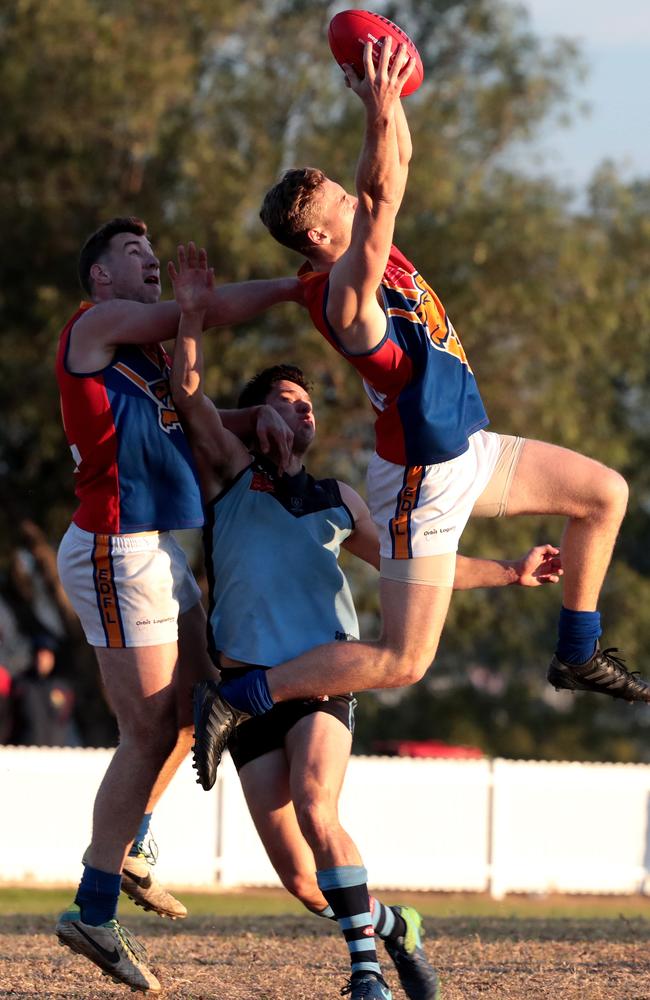 Daylan Kempster of Maribyrnong Park marks strongly during the EDFL football match with Aberfeldie on June 2.