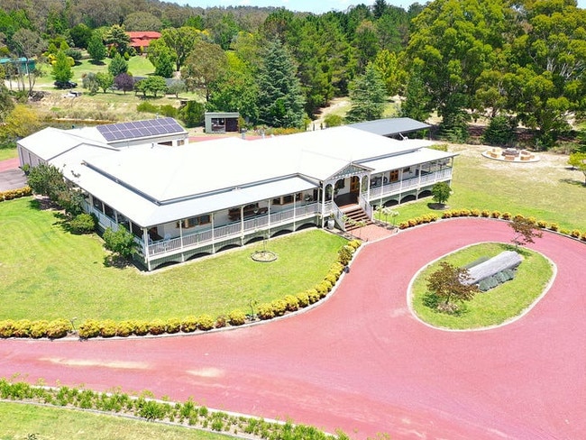 Award-winning Stanthorpe BnB Logger's Rest has hit the market at $1.75 million. Photo: RealCommercial