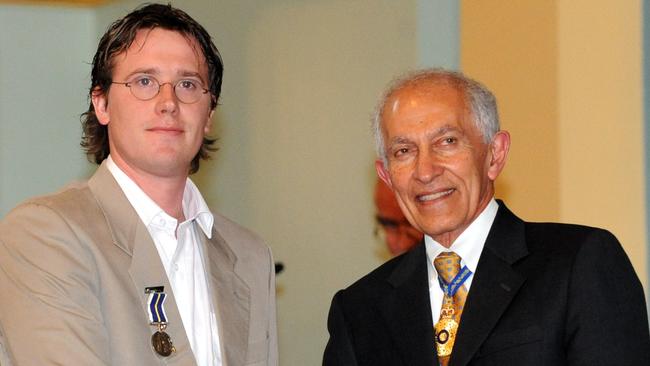 Dutch backpacker and CBD shooting hero Paul de Waard received the Royal Humane Society of Australasia's Medal for Bravery from Victorian Governor David de Kretser in 2008 (AAP Image/Julian Smith)