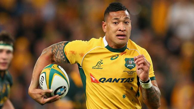 Wallabies fullback Israel Folau says he would love the chance to play in the centres.