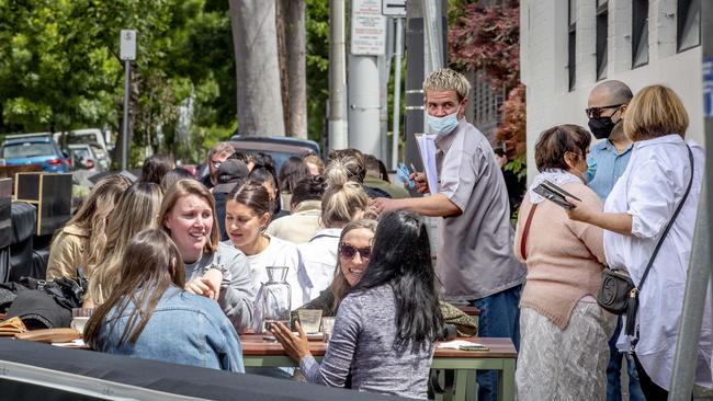 Melbourne restaurants were running at full capacity on Sunday afternoon. Picture: NCA NewsWire/David Geraghty