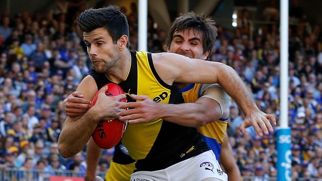 PERTH, AUSTRALIA - MAY 20: Trent Cotchin of the Tigers gets tackled by Andrew Gaff of the Eagles during the round nine AFL match between the West Coast Eagles and the Richmond Tigers at Optus Stadium on May 20, 2018 in Perth, Australia.  (Photo by Paul Kane/Getty Images)