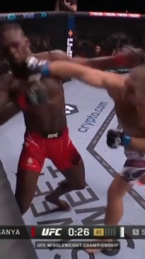 Israel Adesanya gets rocked at UFC 293 in Sydney