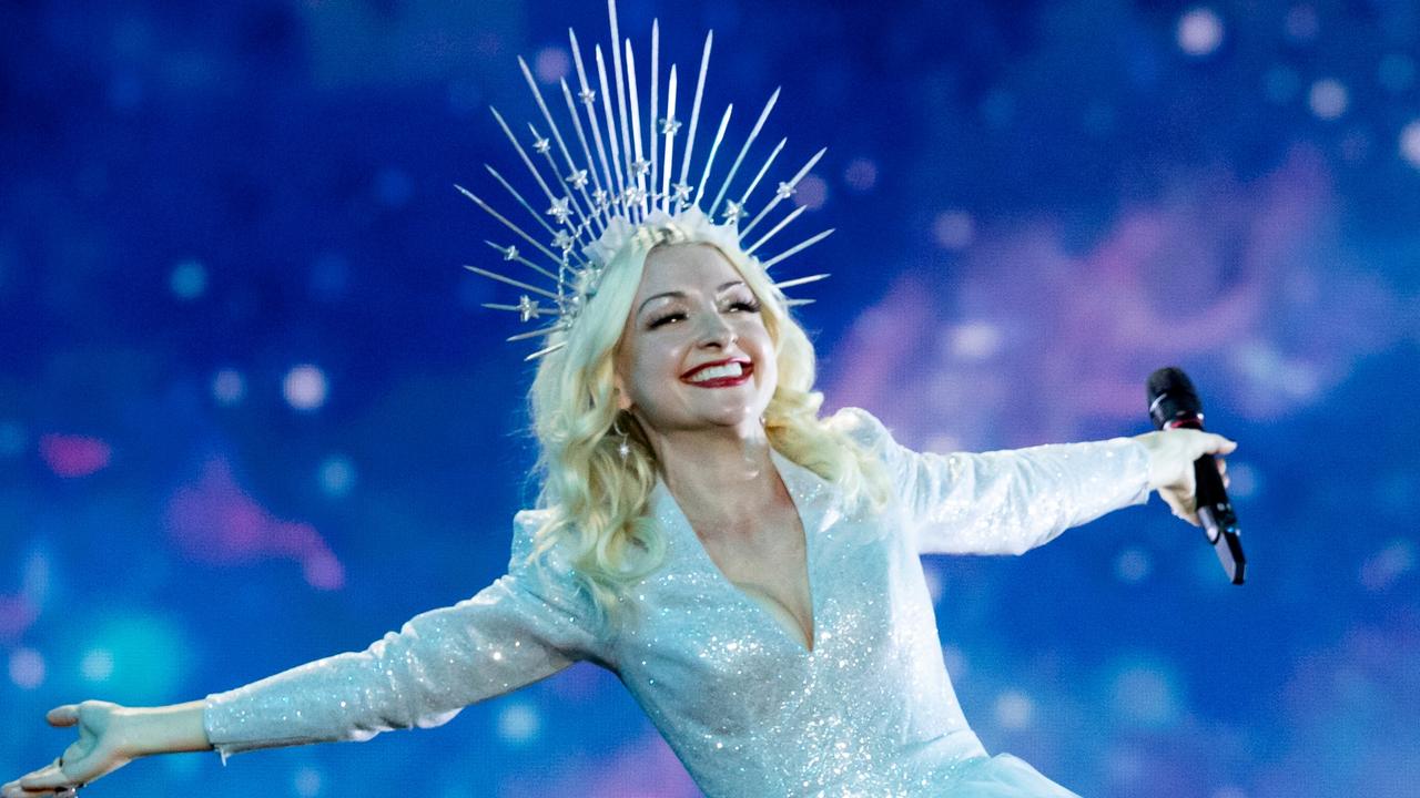 Kate Miller-Heidke performs Zero Gravity for Australia at ...