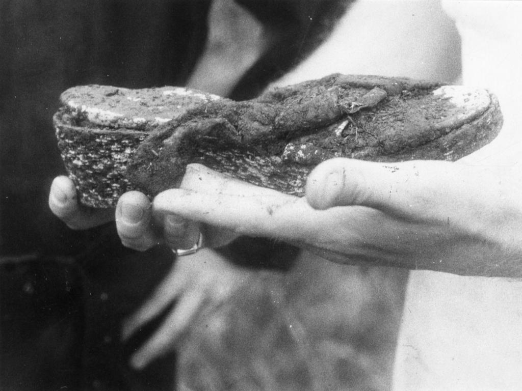 A woman’s sandal shoe found near Swamp Road, Truro, on May 2, 1979.