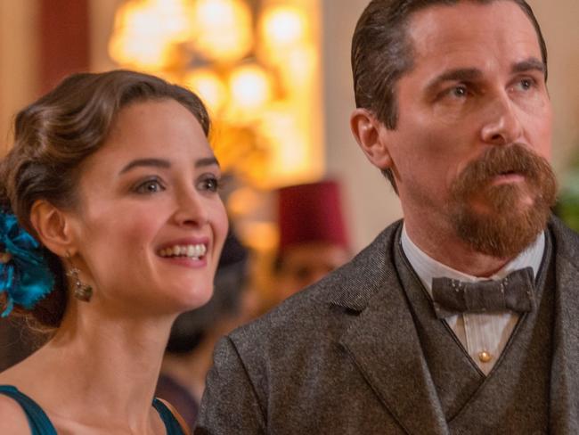 Ana Khesarian (Charlotte Le Bon) and Chris Myers (Christian Bale) in a scene from THE PROMISE, directed by Terry George. In cinemas June 15, 2017. An Entertainment One Films release.