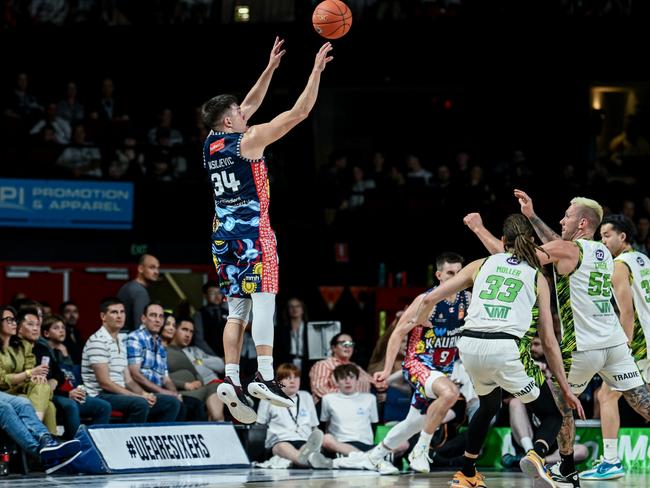 Dejan Vasiljevic hits a three before the buzzer. Picture: Mark Brake/Getty Images