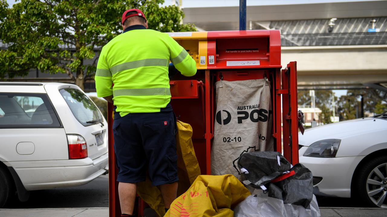 Australians have been warned to get their Christmas orders in by strict cut off dates. Picture: NCA NewsWire / Penny Stephens