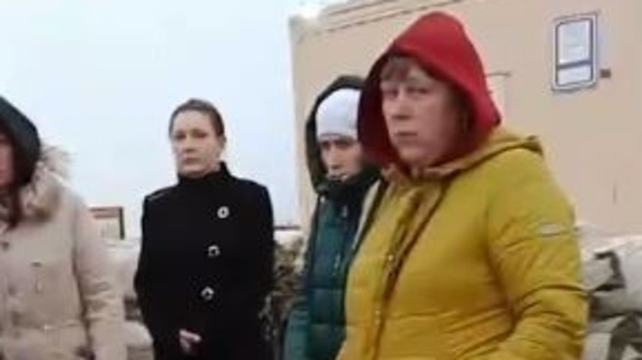 Russia Ukraine War Russian Wives Defy Military And Storm Border Looking For Husbands On The