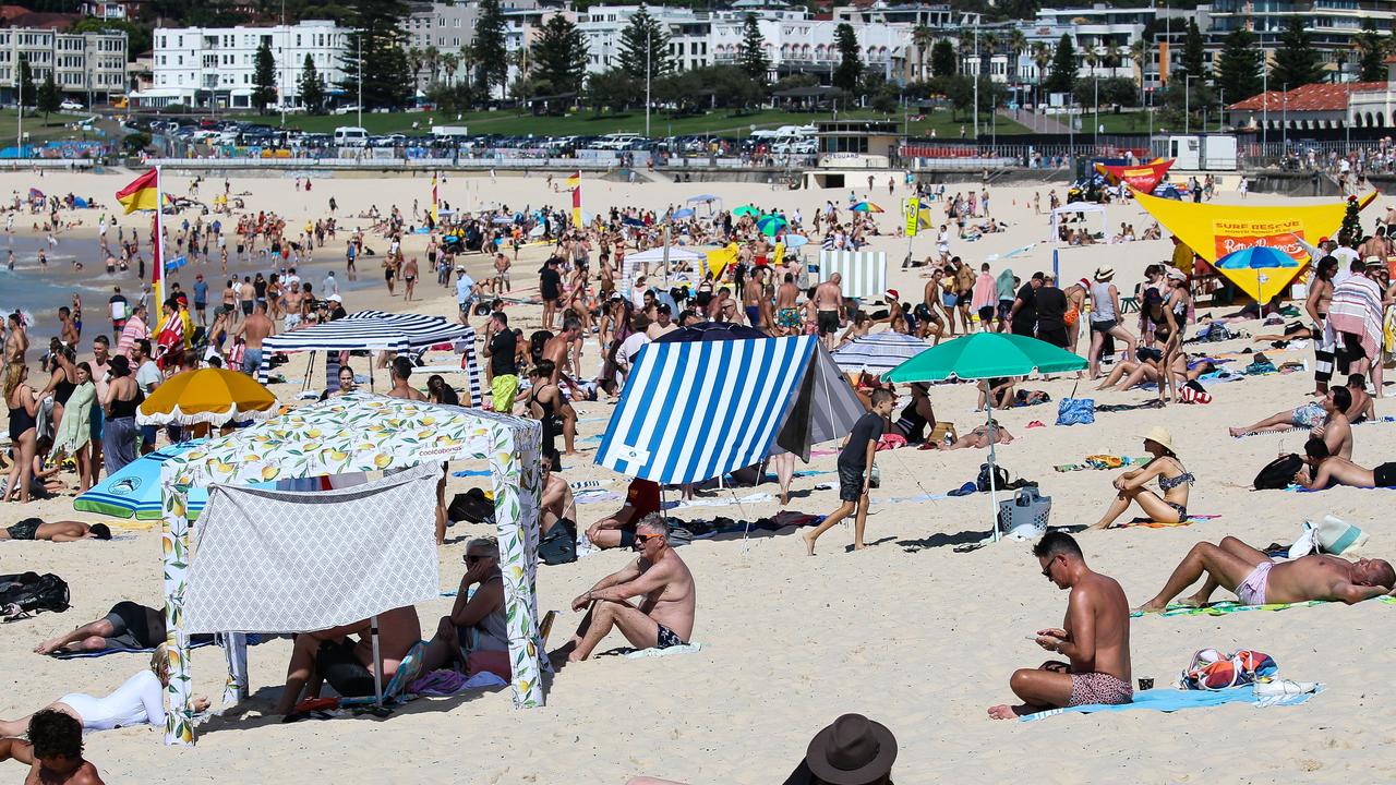 Bondi Beach Large crowds gather for Christmas