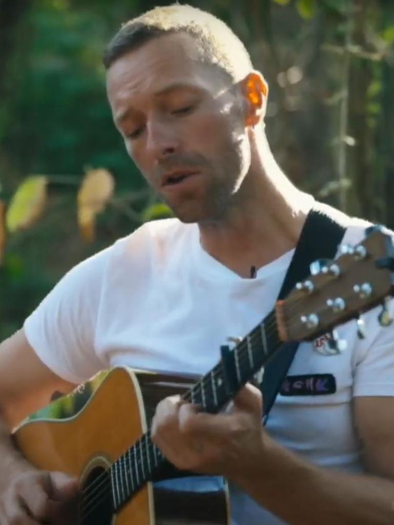 Chris Martin pays tribute to Shane Warne at his memorial service at the MCG. Picture: YouTube