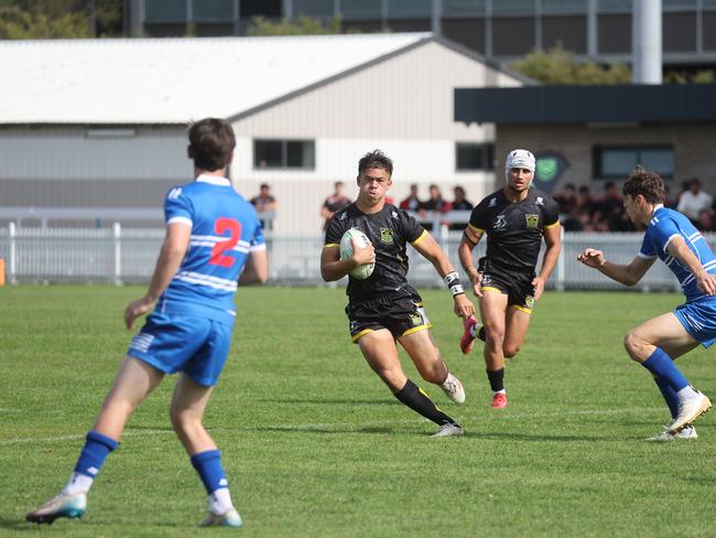 St Dominic's College (Blue) v Bass Hill HS. Picture: Tim Hunter.