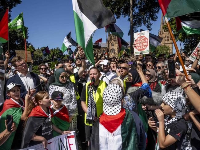 Pro-Palestinian supporters have complied with police orders and been respectful since the Opera House incident. Picture: NCA NewsWIRE / Monique Harmer