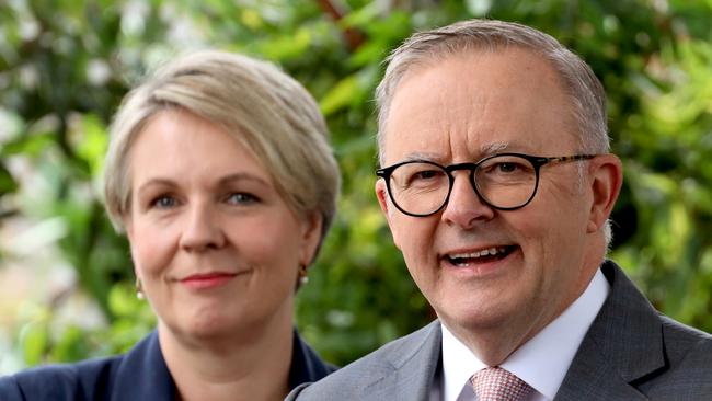 SYDNEY, AUSTRALIA - NCA NewsWire Photos - APRIL 06, 2023: Australian Prime Minister Anthony Albanese is pictured with the Minister for the Environment and Water, Tanya Plibersek (L), at Wild Life Sydney Zoo in Darling Harbour. Picture: NCA NewsWire / Nicholas Eagar