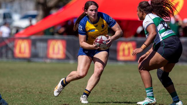 Zoe Hanna was a great link between the Bond University forwards and backs. Photo credit: QRU Media/ Anthony Wingard.