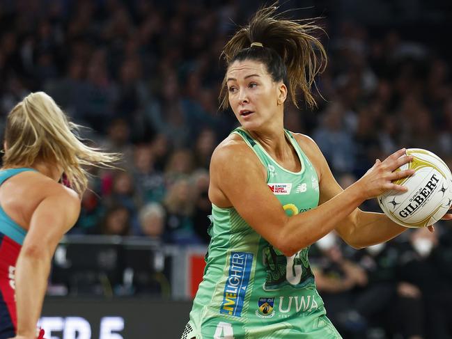 MELBOURNE, AUSTRALIA - JUNE 18: Verity Simmons of the Fever looks to pass the ball during the Super Netball Semi Final match between Melbourne Vixens and West Coast Fever at John Cain Arena, on June 18, 2022, in Melbourne, Australia. (Photo by Daniel Pockett/Getty Images)