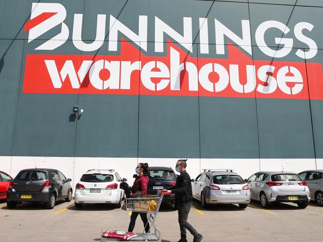 SYDNEY, AUSTRALIA - NewsWire Photos, SEPTEMBER, 27 2021: People are seen at Bunnings in Alexandria as Covid-19 restrictions ease in Sydney. Picture: NCA NewsWire / Gaye Gerard