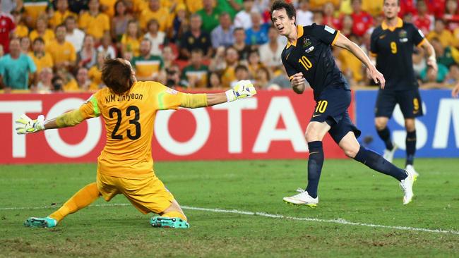 BRISBANE, AUSTRALIA - JANUARY 17: Robbie Kruse of the Socceroos takes a shot at goal during the 2015 Asian Cup match between Australia and Korea Republic at Suncorp Stadium on January 17, 2015 in Brisbane, Australia. (Photo by Cameron Spencer/Getty Images)