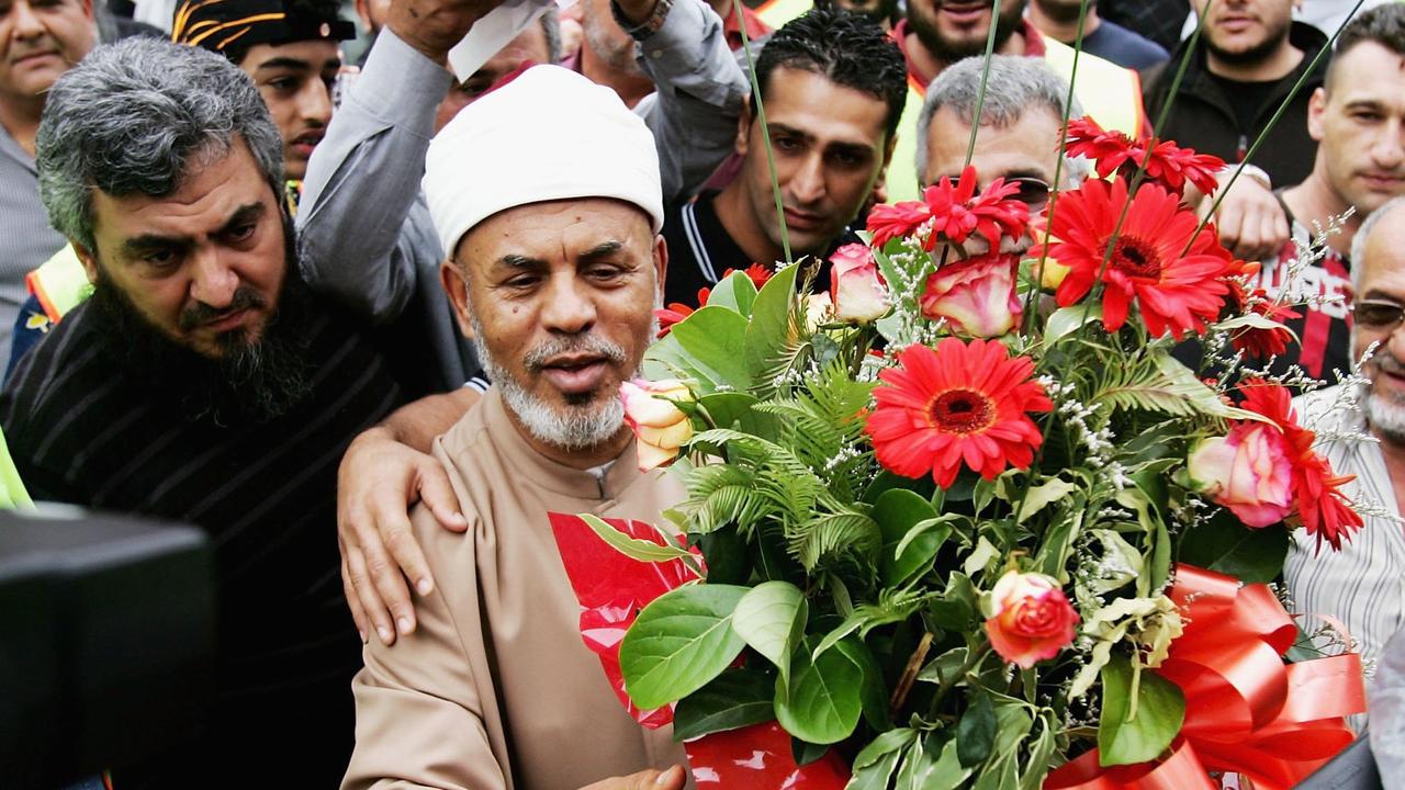 Controversial Muslim leader dies