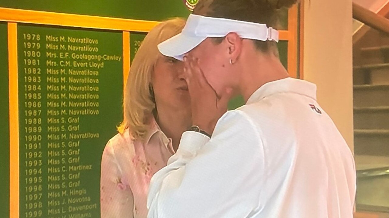 Krejcikova in tears after seeing her name on the board. Photo: Twitter