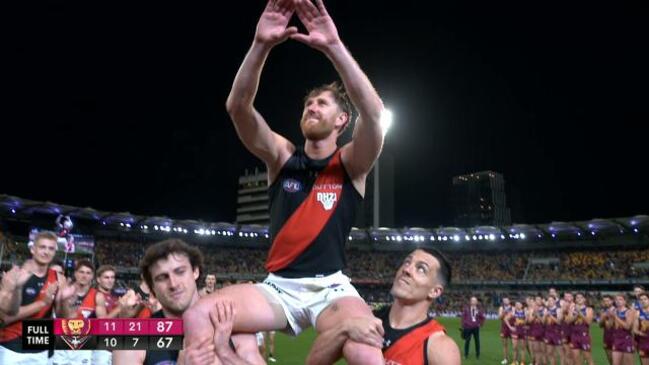 Dyson Heppell heroically chaired off